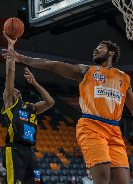 他在任期内 他在任期内