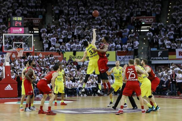 在法庭上 在法庭上